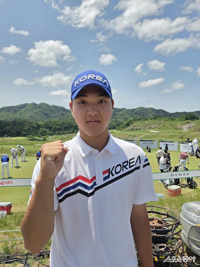 국가대표 김민수가 22일 한국오픈 1라운드를 3언더파로 마친 뒤 주먹을 불끈 쥐고 선전을 다짐하고 있다. 김도헌 기자
