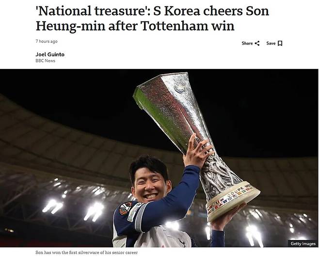 ▲ 영국 공영방송 BBC가 조기 대선을 앞두고 정치적으로 어수선한 한국 사회에 손흥민의 유로파리그 우승이 '상쾌한 공기(fresh air)' 역할을 맡고 있다며 그 영향을 조명했다. BBC는 22일(한국시간) "한국민이 토트넘의 17년 만에 우승을 이끈 손흥민을 (열렬히) 축하하고 있다"면서 "우승 확정 후 태극기를 몸에 두르고 환호하는 그의 모습에 깊은 자부심을 느끼는 중"이라고 전했다.