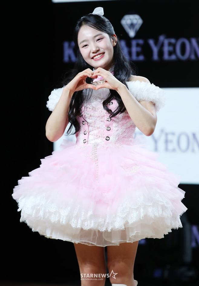 가수 김태연이 9일 서울 강남구 일지아트홀에서 열린 정규 1집 '설레임' 발매 기념 쇼케이스에서 포즈를 취하고 있다. /2025.04.09 /사진=김휘선 hwijpg@