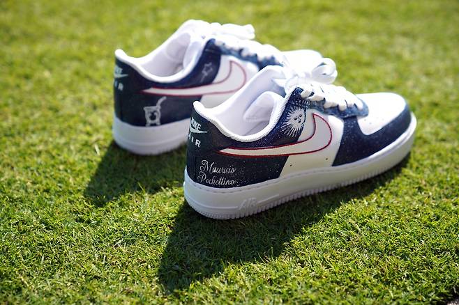 기사와 관련 없는 자료사진입니다.  2024년 10월 마우리시오 포체티노 미국 축구대표팀 감독용으로 제작된 나이키 에어포스1 [EPA 연합뉴스 자료사진]