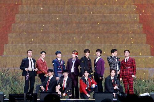 인천 문학경기장 주경기장에서 팬 미팅을 연 세븐틴 [플레디스엔터테인먼트 제공. 재판매 및 DB 금지]