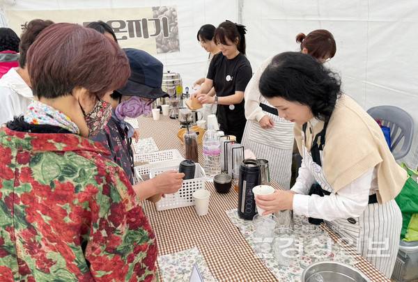 울주군가족센터 '다온지기'봉사단, 반구대 산골영화제서 따뜻한 커피 나눔 실천