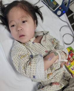 병원 치료에 힘겨워하는 봄이.&nbsp;