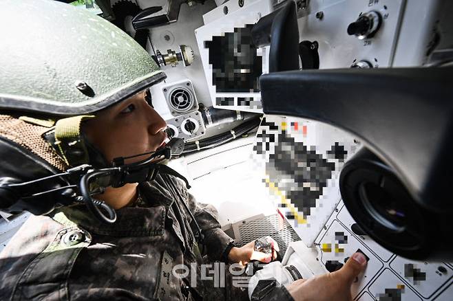 육군기계화학교 신임장교들이 K1A2전차 실사격 훈련을 실시하고 있다. (사진=육군)