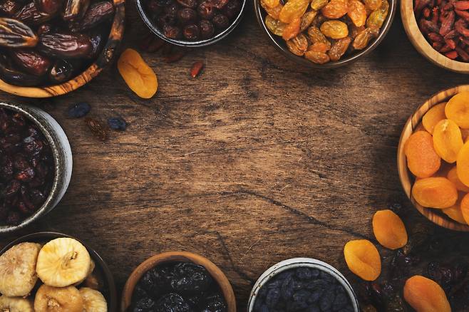 칼슘은 뼈와 치아를 튼튼하게 유지하는 역할로 유명하지만 신체에서 더 많은 기능을 하는 것으로 잘 알려져 있다. [사진= 게티이미지뱅크]