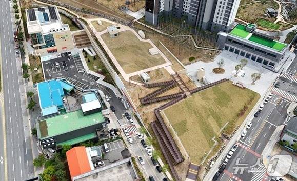 강원 원주시 민간 중앙근린공원 2구역 중 어린이도서관과 잔디마당 자료 사진. (원주시 제공. 재판매 및 DB금지) 2025.5.23/뉴스1