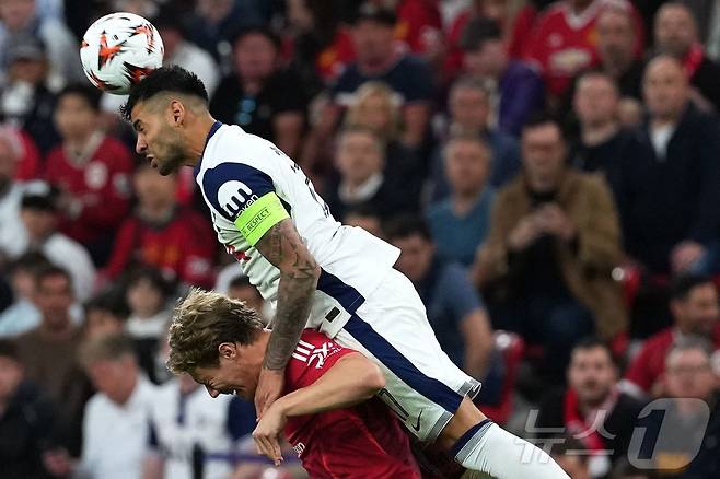 토트넘 홋스퍼 수비수 크리스티안 로메로는 2024-25 UEFA 유로파리그 MVP로 선정됐다. ⓒ AFP=뉴스1