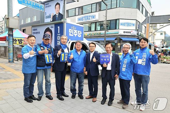 더불어민주당 이재명 대선 후보를 지지하는 예비역 장성들, 강원 접경지역 찾아 유세.(지역위원회 제공, 재판매 및 DB금지)