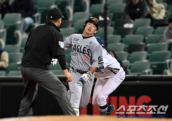 1루에 그대로 멈췄더라면, 순간의 잘못된 판단이 뼈아팠다.