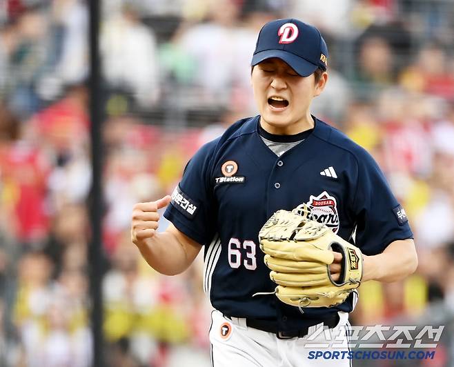 18일 광주KIA챔피언스필드에서 열린 두산과 KIA의 경기, 8회말 2사 1,2루 두산 김택연이 KIA 최원준을 스트라이크 아웃 낫아웃으로 잡아내며 환호하고 있다.광주=허상욱 기자wook@sportschosun.com/2025.05.18/