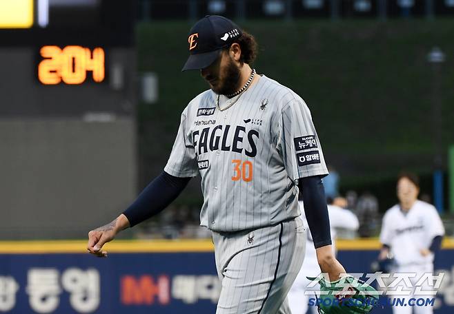 22일 울산 문수야구장에서 열린 NC 다이노스와 한화 이글스의 경기. 한화 폰세가 숨을 고르고 있다. 울산=박재만 기자 pjm@sportschosun.com/2025.05.22/