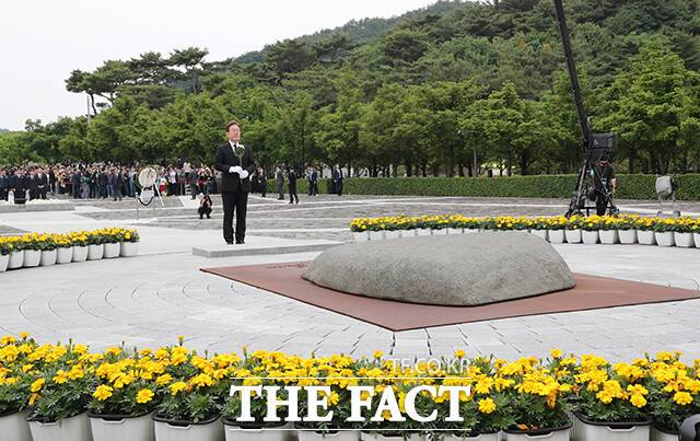 생각에 잠긴 이재명 후보.