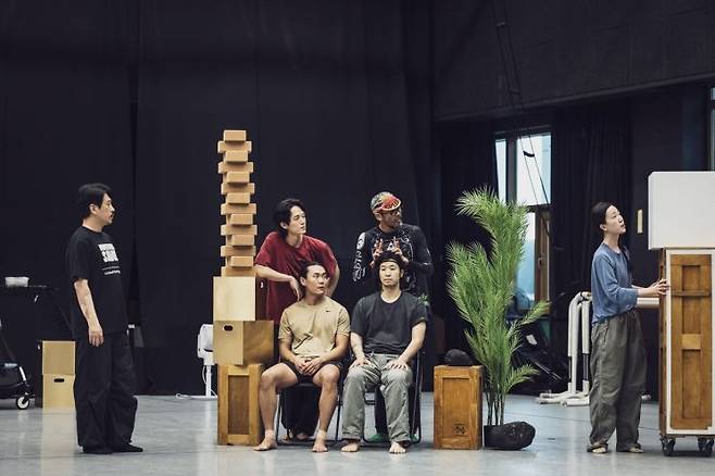 국립현대무용단 '우리는 움직일 수밖에 없었다' 연습 장면   [사진 제공= 국립현대무용단]