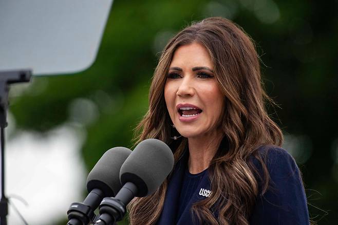 크리스티 노엄 국토안보부 장관은 22일 하버드 대학교의 유학생 등록 자격을 박탈한다고 밝혔다./AFP 연합뉴스