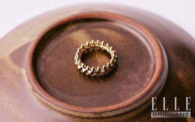 까르띠에 아이템 중 가장 처음으로 구매한 ‘클래쉬 드 까르띠에’ 링