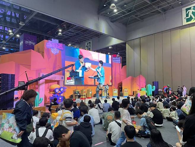 무대 이벤트 관람 열기도 뜨거웠다