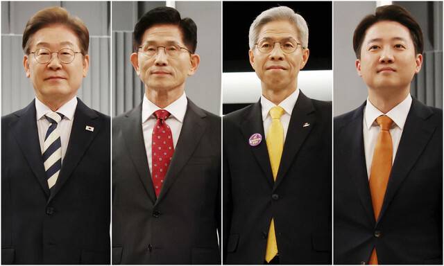 23일 서울 영등포구 KBS본관 스튜디오에서 열린 중앙선거방송토론위원회 주관 제21대 대통령선거 2차 후보자토론회 시작에 앞서 각 정당 대선 후보들이 기념촬영을 하고 있다. (왼쪽부터) 이재명 더불어민주당, 김문수 국민의힘, 권영국 민주노동당, 이준석 개혁신당 대선 후보. 국회사진기자단