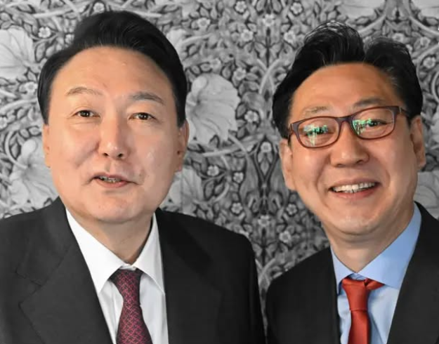 윤석열 전 대통령(왼쪽)과 김대남(오른쪽) 전 대통령실 행정관. 김 전 행정관 인스타그램 캡처