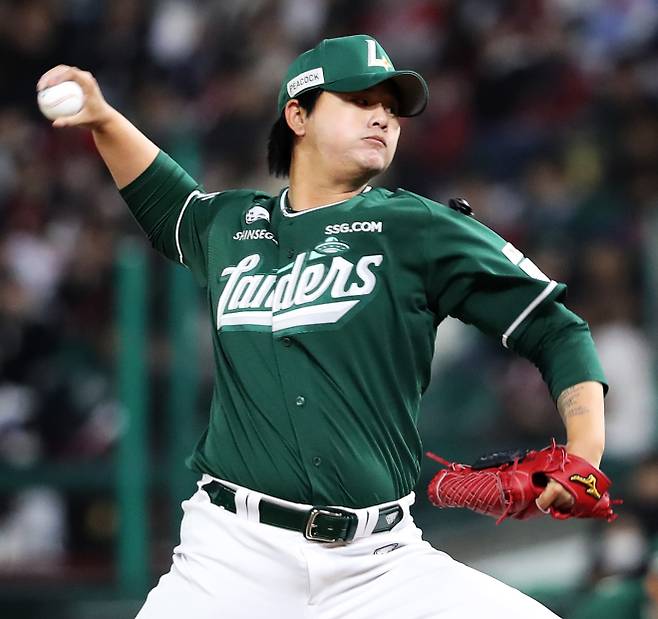 23일 인천 LG전에서 오스틴 딘에게 통한의 솔로 홈런을 내준 김민. SSG 제공