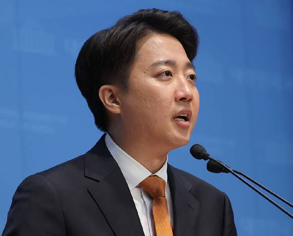 개혁신당 이준석 대선 후보가 22일 서울 여의도 국회 소통관에서 국민의힘 김문수 대선 후보와의 단일화 요구에 대한 입장 발표 기자회견을 하고 있다. 2025.5.22 [사진=연합뉴스]