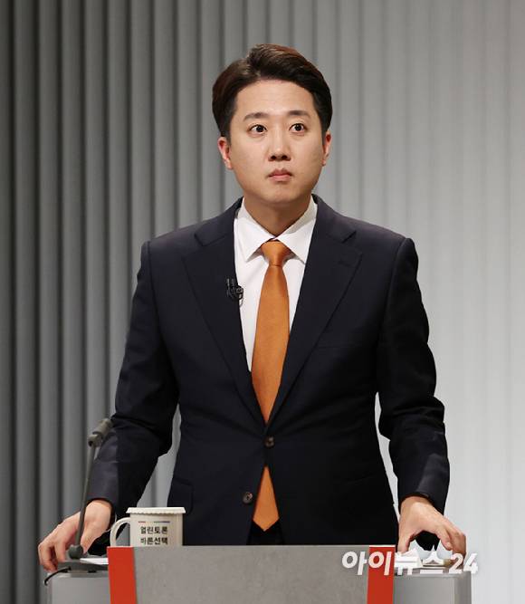 이준석 개혁신당 대선 후보가 23일 서울 영등포구 KBS본관 스튜디오에서 열린 중앙선거방송토론위원회 주관 제21대 대통령선거 2차 후보자토론회에서 발언하고 있다. [사진=국회사진기자단]