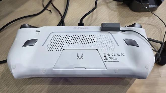 ▲ 현재 버전과 다르게, 기본 색상이 흰색인 점도 마음에 든다 (사진 출처: Tom's Hardware)