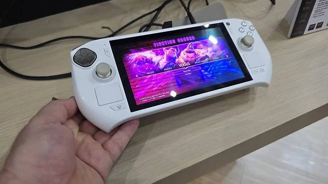 ▲ 화면 색감 또렷한게... 벌써부터 기대된다 (사진 출처: Tom's Hardware)