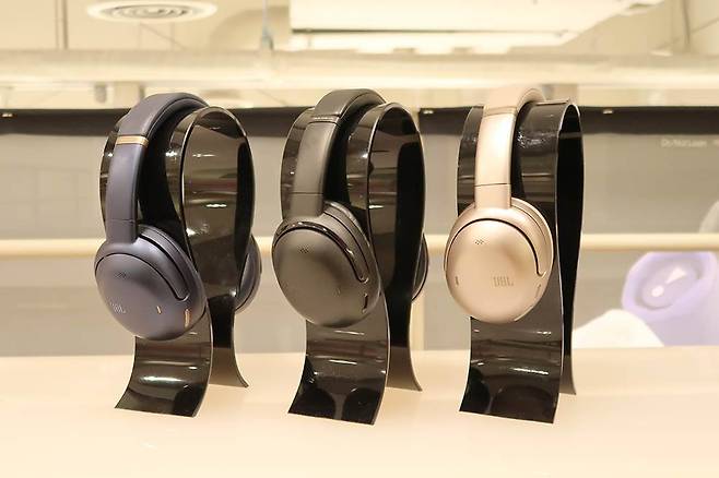 투어 원 M3는 3가지 색상으로 출시한다 / 출처=IT동아