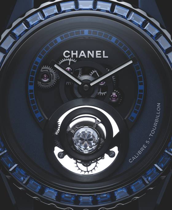 J12 블루 다이아몬드 투르비용 워치. 투르비용 케이지에 다이아몬드를 세팅해 독창성을 발휘한 모델로 꼽힌다. 사진 샤넬