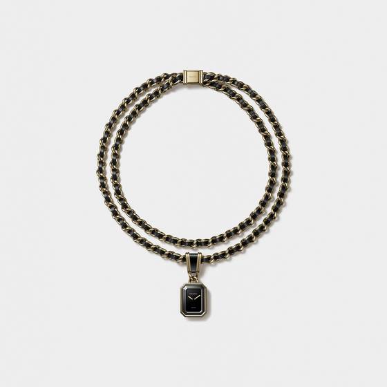 올해 신제품 중 하나인 프리미에르 아이코닉 체인 네크리스 워치. 사진 샤넬