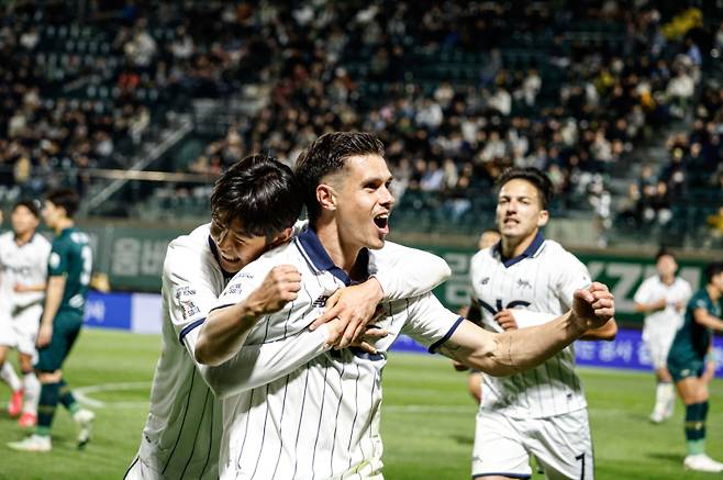 김포전에서 결승골을 터뜨린 아이데일. 서울 이랜드 FC 제공