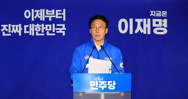김민석 더불어민주당 상임공동선대위원장이 지난 15일 서울 여의도 중앙당사에서 기자간담회를 하고 있다. [사진 출처 = 연합뉴스]
