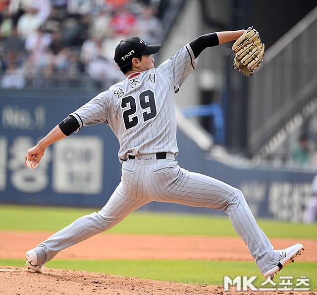 21일 울산 경기에서 NC 타자들을 효과적으로 봉쇄한 한화 황준서. 사진=천정환 기자