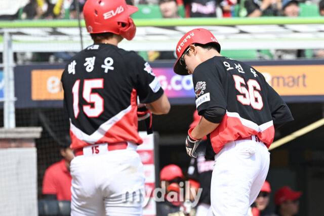 11일 인천 SSG랜더스필드에서 열린 '2025 신한 SOL BANK KBO리그' KIA 타이거즈와 SSG랜더스 경기. KIA 오선우가 4회초 2사 만루에 박정우 볼넷으로 밀어내가 득점에 정공했다./마이데일리