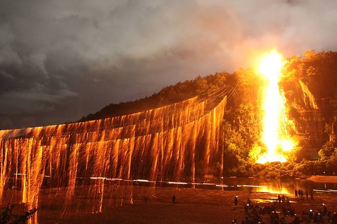 ‘대한민국 밤밤곡곡 100’에 선정된 안동하회마을 선유줄불놀이 [안동시 제공]