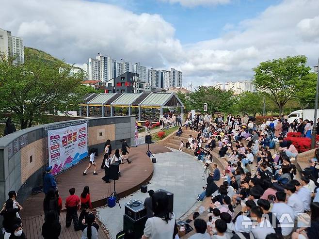 [김해=뉴시스]김해 토요 야외상설공연 확대. (사진=김해시 제공). 2025.05.23. photo@newsis.com