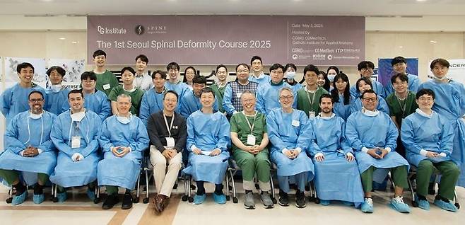 [서울=뉴시스] 시지바이오-시지메드텍이 서울 가톨릭대학교 국제술기교육센터에서 '제1회 서울 척추 변형 코스 2025'를 공동 개최했다. (사진=시지바이오 제공) 2025.05.23. photo@newsis.com *재판매 및 DB 금지