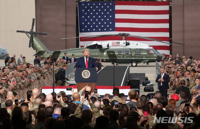 【평택=뉴시스】이영환 기자 = 도널드 트럼프(Donald Trump) 미국 대통령이 30일 오후 경기 평택시 주한미군 오산 공군기지에서 연설을 하고 있다. 2019.06.30.  20hwan@newsis.com
