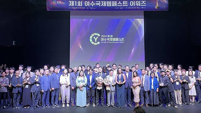 [여수=뉴시스] GS칼텍스 예울마루에서 열린 제1회 여수국제 웹페스트 어워즈 참가자들이 기념촬영하고 있다. (사진=뉴시스 DB). photo@newsis.com *재판매 및 DB 금지