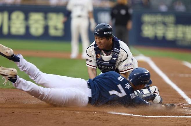 [서울=뉴시스] 프로야구 두산 베어스와 NC 다이노스의 경기 장면. (사진 = 두산 베어스 제공) *재판매 및 DB 금지