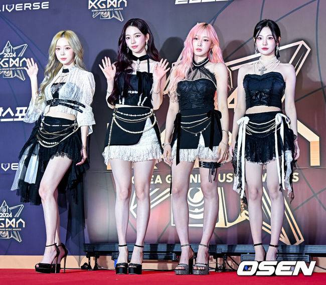 [OSEN=지형준 기자] 17일 오후 인천 중구 운서동 인스파이어 아레나에서 '제1회 코리아 그랜드 뮤직 어워즈(2024 KGMA)'가 열렸다.'2024 KGMA'는 새로운 K팝 축제를 표방하는 시상식으로 배우 남지현과 뉴진스 하니, 에스파 윈터가 MC로 호흡을 맞춘다.가수 에스파가 포즈를 취하고 있다. 2024.11.17 / jpnews@osen.co.kr