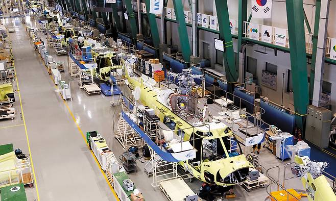 경남 사천 한국항공우주산업(KAI) 본사 회전익동에서 국산 수리온 헬기들이&nbsp;조립되고 있다. 세계일보 자료사진