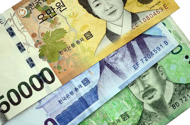 신용카드 결제가 많아졌지만 현금은 여전히 필요하다. 게티이미지뱅크