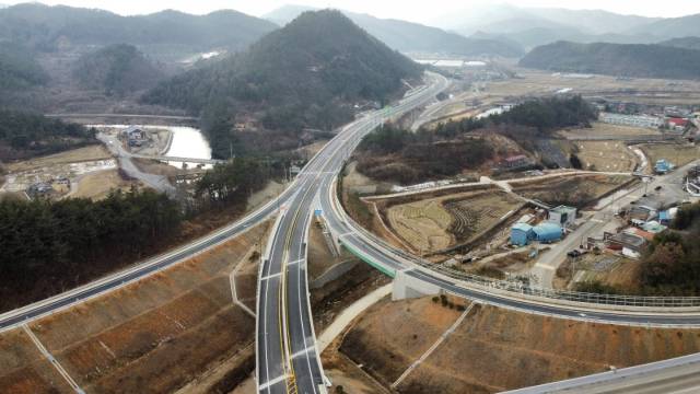 전남 장흥과 화순을 연결하는 지방도 839호선 흥화로. 사진 제공=전라남도