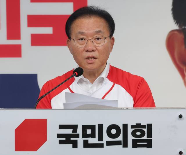 윤재옥 국민의힘 중앙선대위 총괄선거대책본부장이 23일 서울 여의도 국민의힘 중앙당사에서 기자간담회를 하고 있다. 연합뉴스