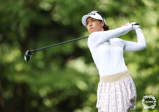 드라이버 샷하는 신지은. 사진 제공=KLPGA