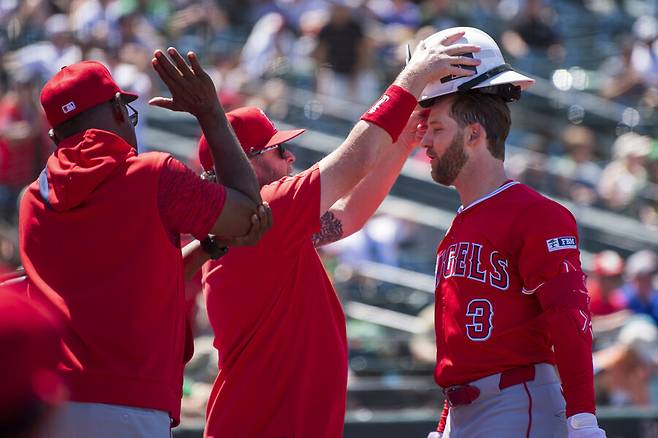 ▲ 23일(한국시간) 애슬래틱스와 경기에서 만루홈런을 친 뒤 세리머니하는 타일러 워드. ⓒ연합뉴스/AP