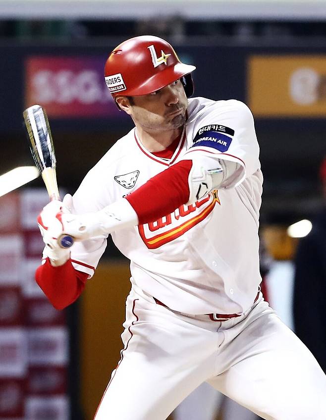 ▲ 맥브룸은 장타를 칠 수 있는 자원으로 기대를 모았으나 저조한 타율에 발목이 잡혔다 ⓒSSG랜더스