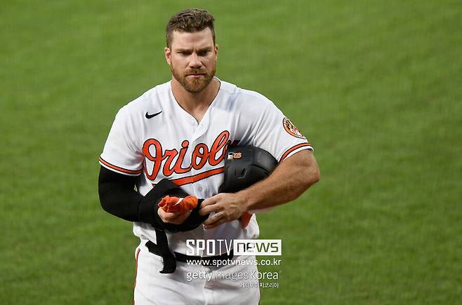 ▲ 데이비스는 7년 계약 당시 지불유예 조항을 넣었고, 계약 기간이 끝난 뒤 매년 일정 금액을 연금 형식으로 받고 있다