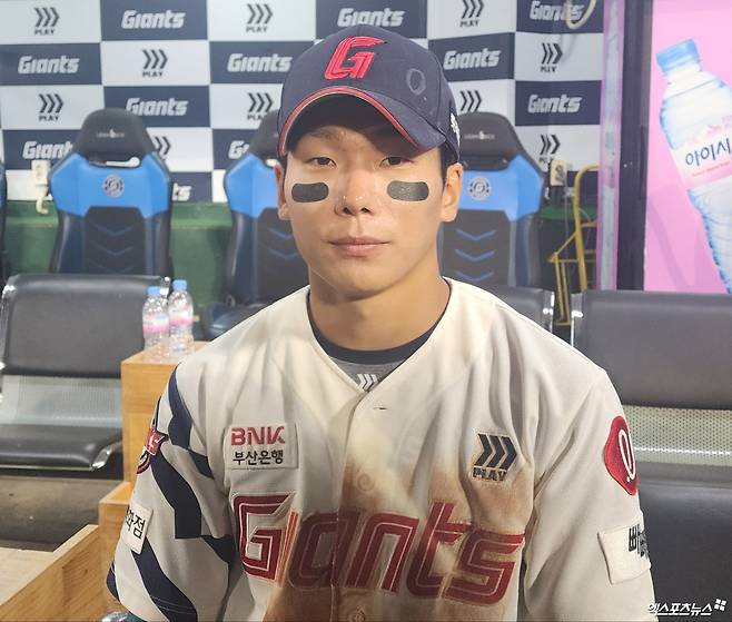 롯데 외야수 장두성은 22일 사직구장에서 열린 '2025 신한 SOL Bank KBO 리그' LG와 주중 3연전 마지막 경기에서 1번타자 중견수로 선발 출전했다. 3회말 결승타를 포함해 3타점으로 공격에 활력을 불어넣었다. 사직, 박정현 기자